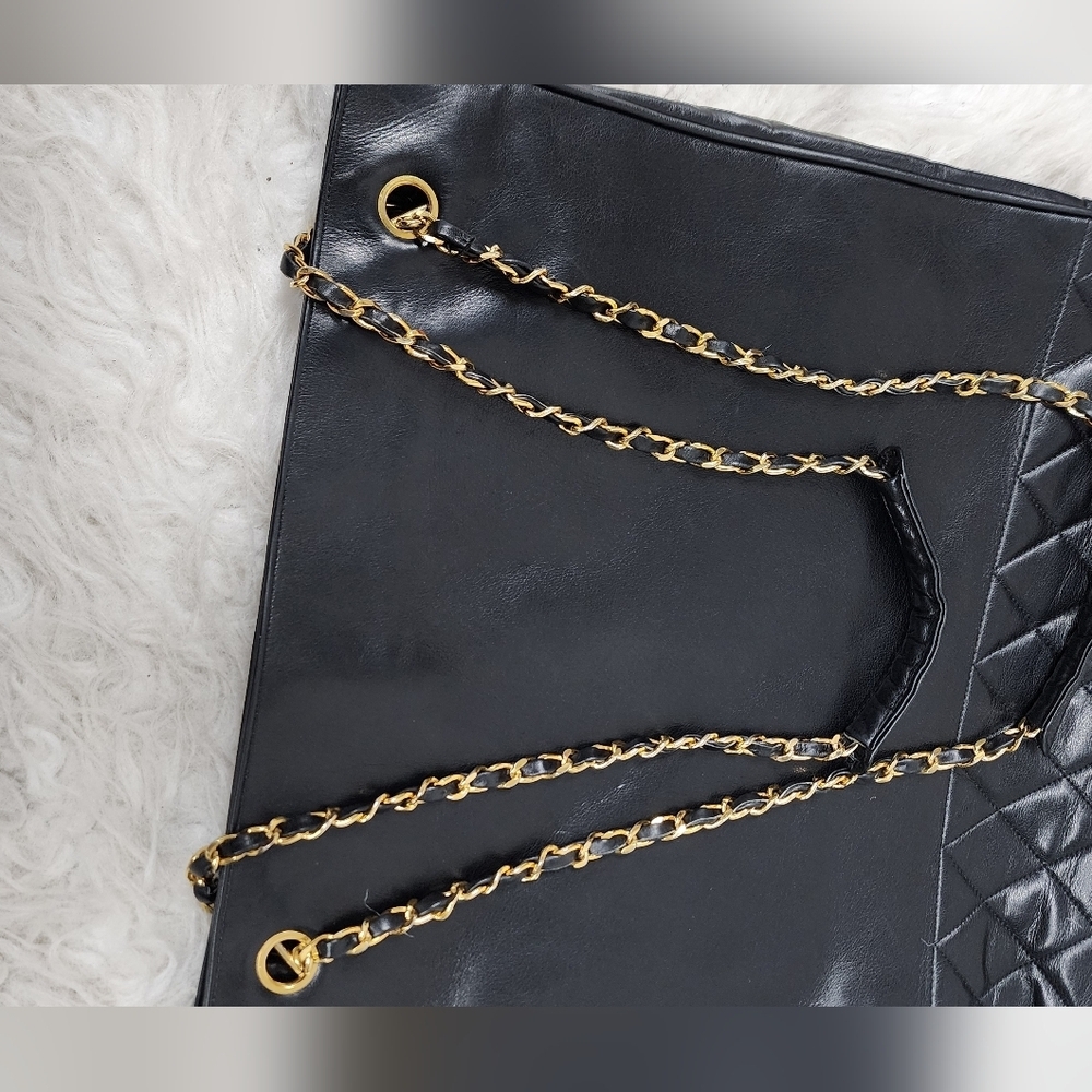 ✨ Chanel Vintage Black Leather Tote – Timeless Elegance ✨ - Picture 11 of 12